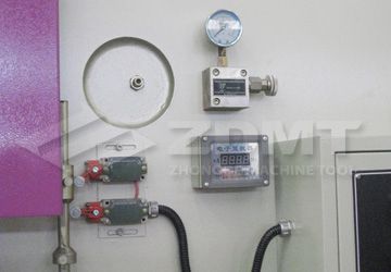 上滑塊行程電動調(diào)節(jié)，數(shù)字顯示.jpg