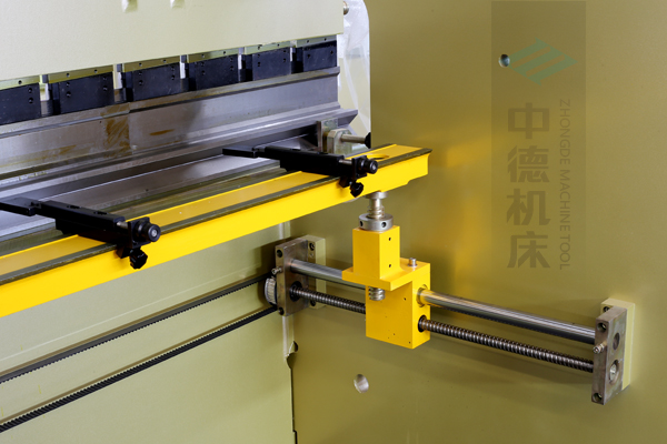 ZDP-10032高精度x軸結(jié)構(gòu)，采用滾珠絲桿，精度高無游隙，淬火高強度擋指，并有倒三角鎖卡裝置不掉落.jpg