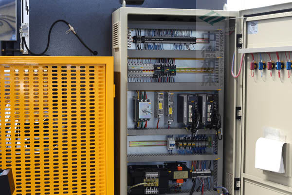 ZDPE10025-ESTUN原廠適配電氣箱總成，抗干擾能力強(qiáng)，電氣運(yùn)行穩(wěn)定.jpg